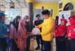 Kader Golkar, Andi Surya, Serahkan Beasiswa dan Tali Asih di Kelurahan Tanjung Senang