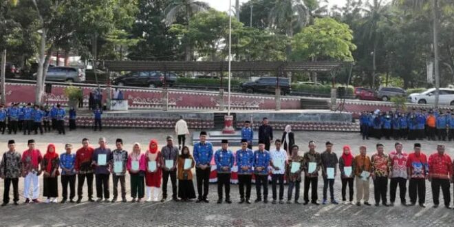 Bupati Lampung Selatan Serahkan Sertifikat Gratis Kepada Warga Penerima Bedah Rumah