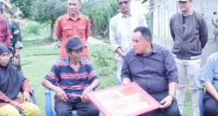 Dua Warga Banjar Agung Kecamatan Jati Agung Dapat Bantuan Bedah Rumah