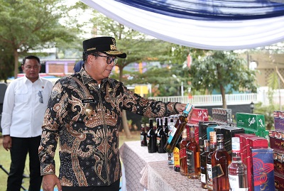 Pj. Gubernur Samsudin Hadiri Pemusnahan 28,5 juta batang rokok Ilegal dan 2 ribu liter miras Ilegal Senilai Rp37,8 Miliar