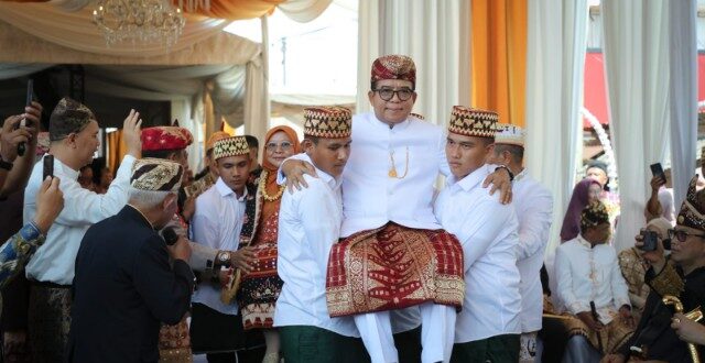 Pj Gubernur Lampung dan Istri Hadiri Begawi Agung Marga Balau