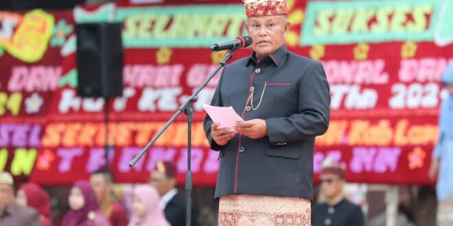 Bupati Nanang Ingatkan Jangan Melupakan Jasa Guru