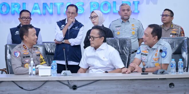 Wamen BUMN, Kakorlantas Polri, dan Dirut Jasa Raharja Pantau Arus Mudik Nataru dari Command Center KM 29 Tol Jakarta-Cikampek