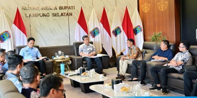 Bupati Lampung Selatan menerima audiensi jajaran PT Sapta Jaya Medika di ruang kerjanya