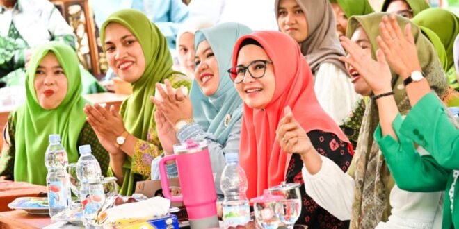 Bupati Pesawaran Hadiri Pengajian Akbar Muslimat NU se-Kecamatan Tegineneng